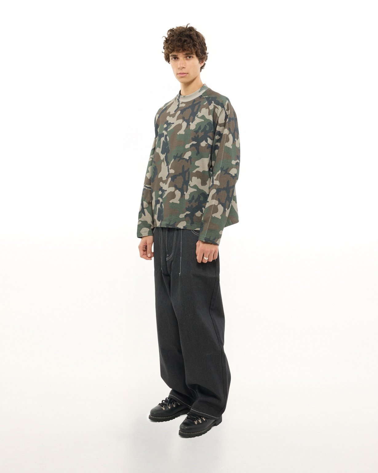 LONG SLEEVE T-SHIRT - CAMO - Sweats UK