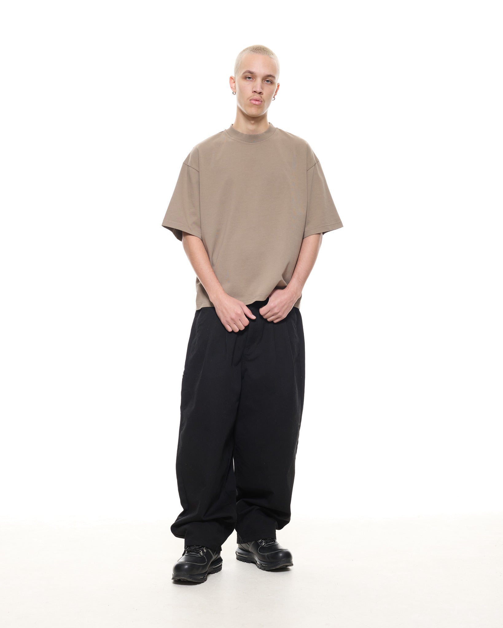 SIGNATURE BLANK T-SHIRT - DUST - Sweats UK