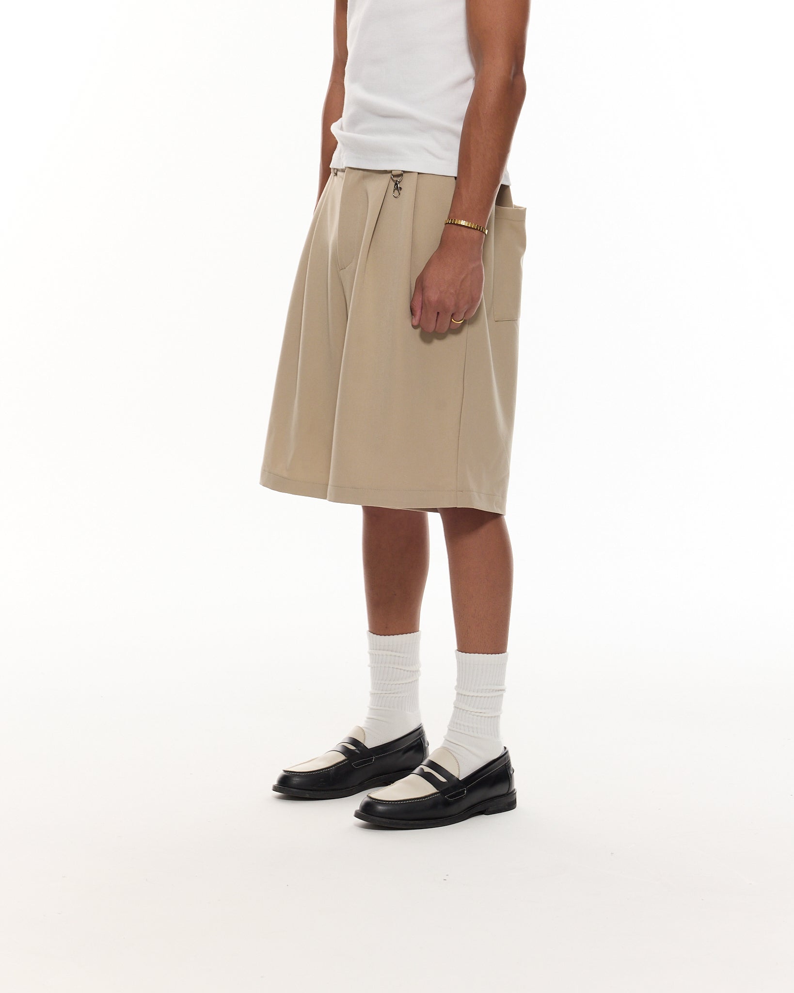 PLEATED SHORT - SAND - Sweats UK