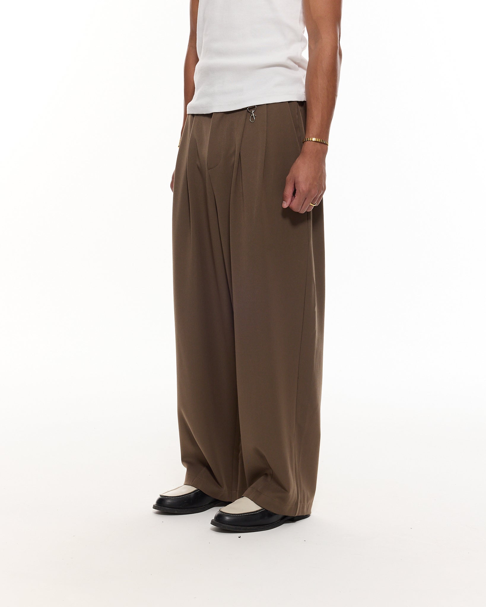PLEATED PANT - BROWN - Sweats UK