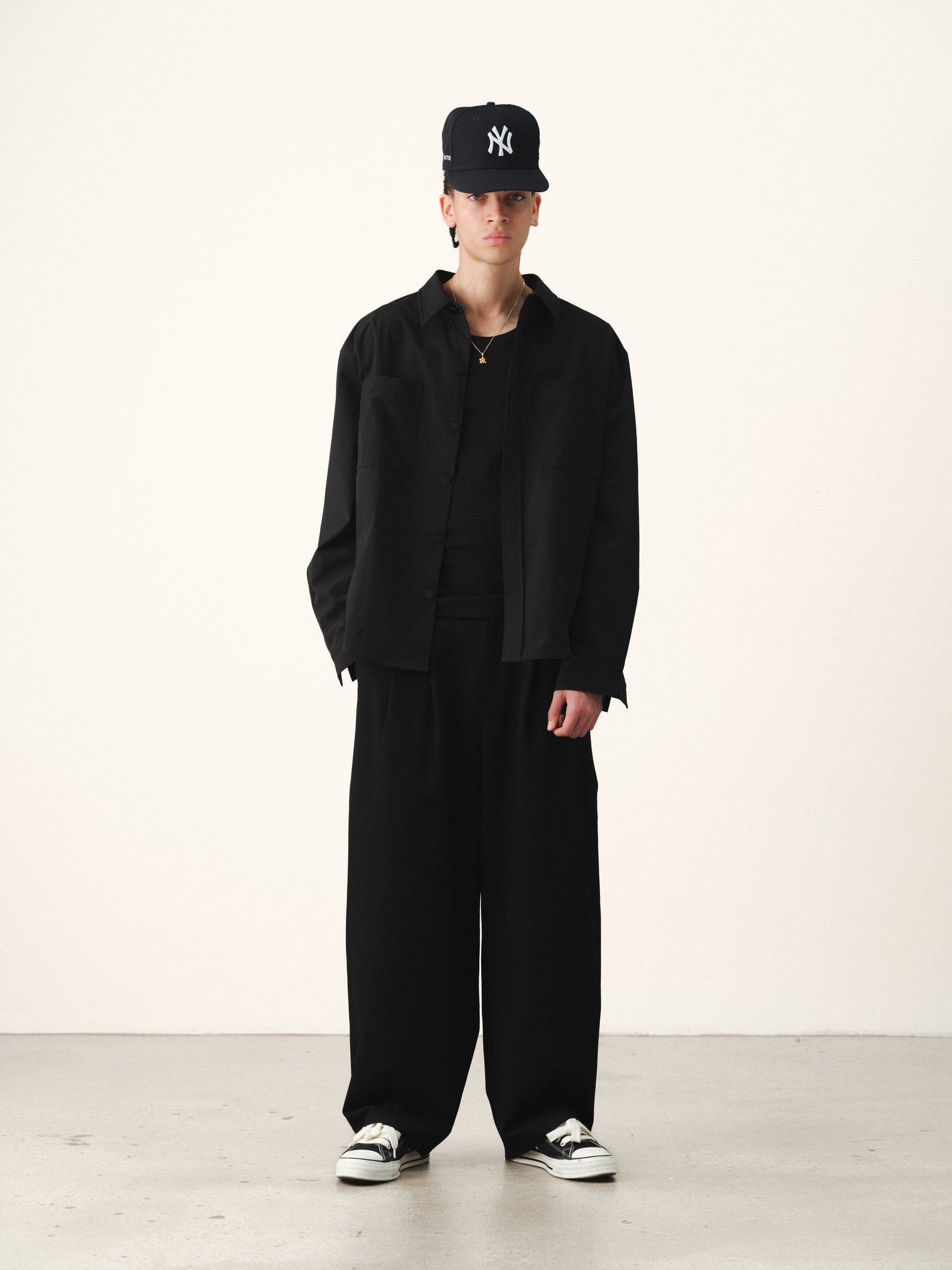 SIGNATURE BUTTON UP - BLACK