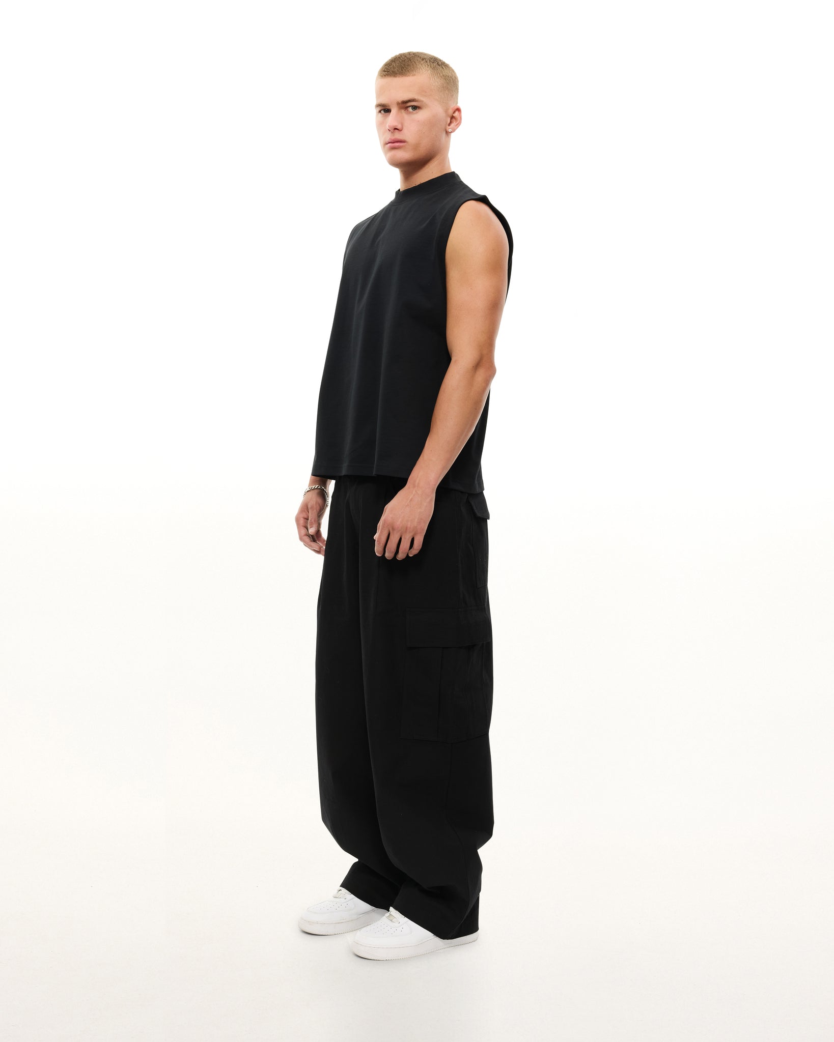 MUSCLE TEE - BLACK