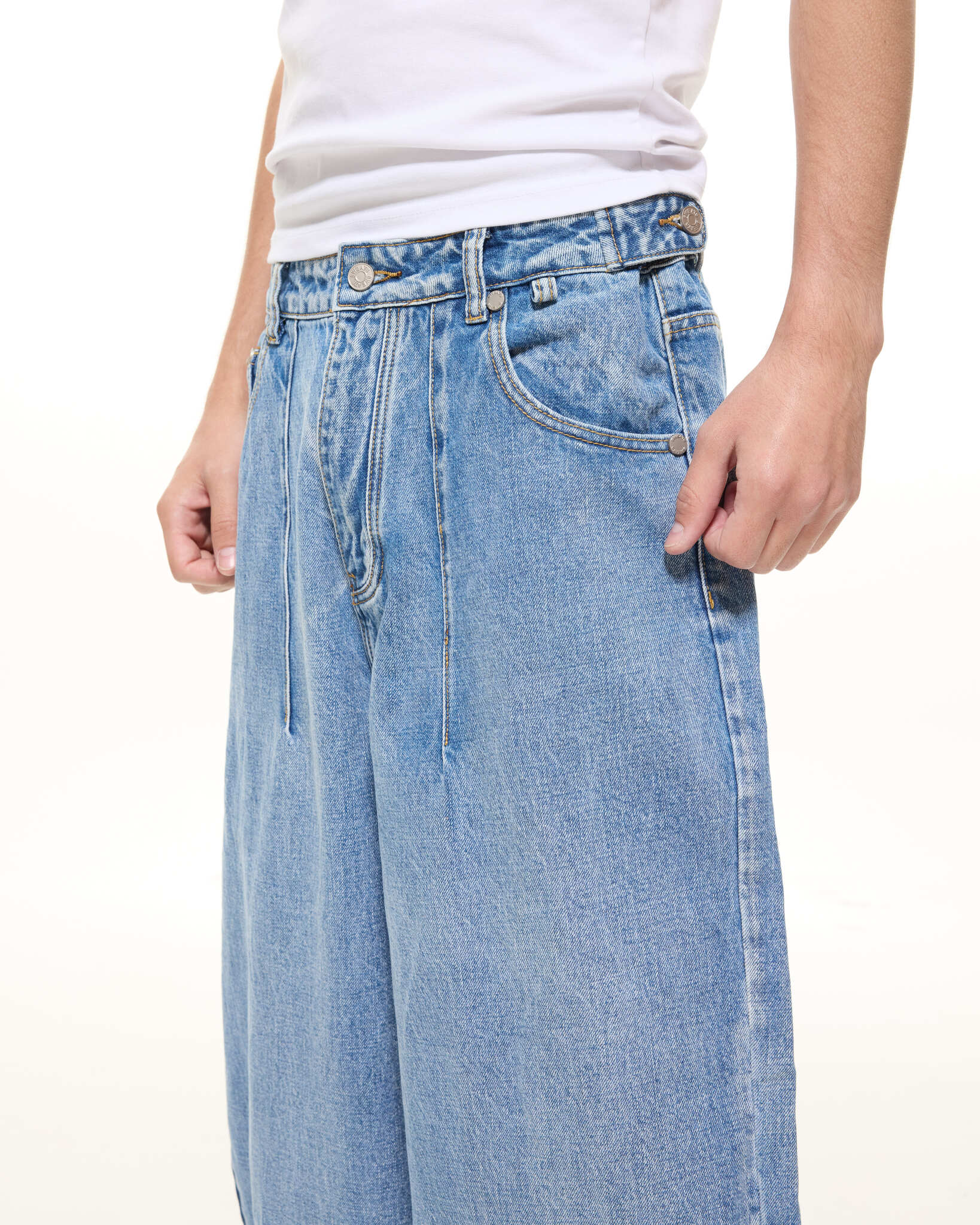 DENIM BAGGY JEANS - LIGHT BLUE - Sweats UK