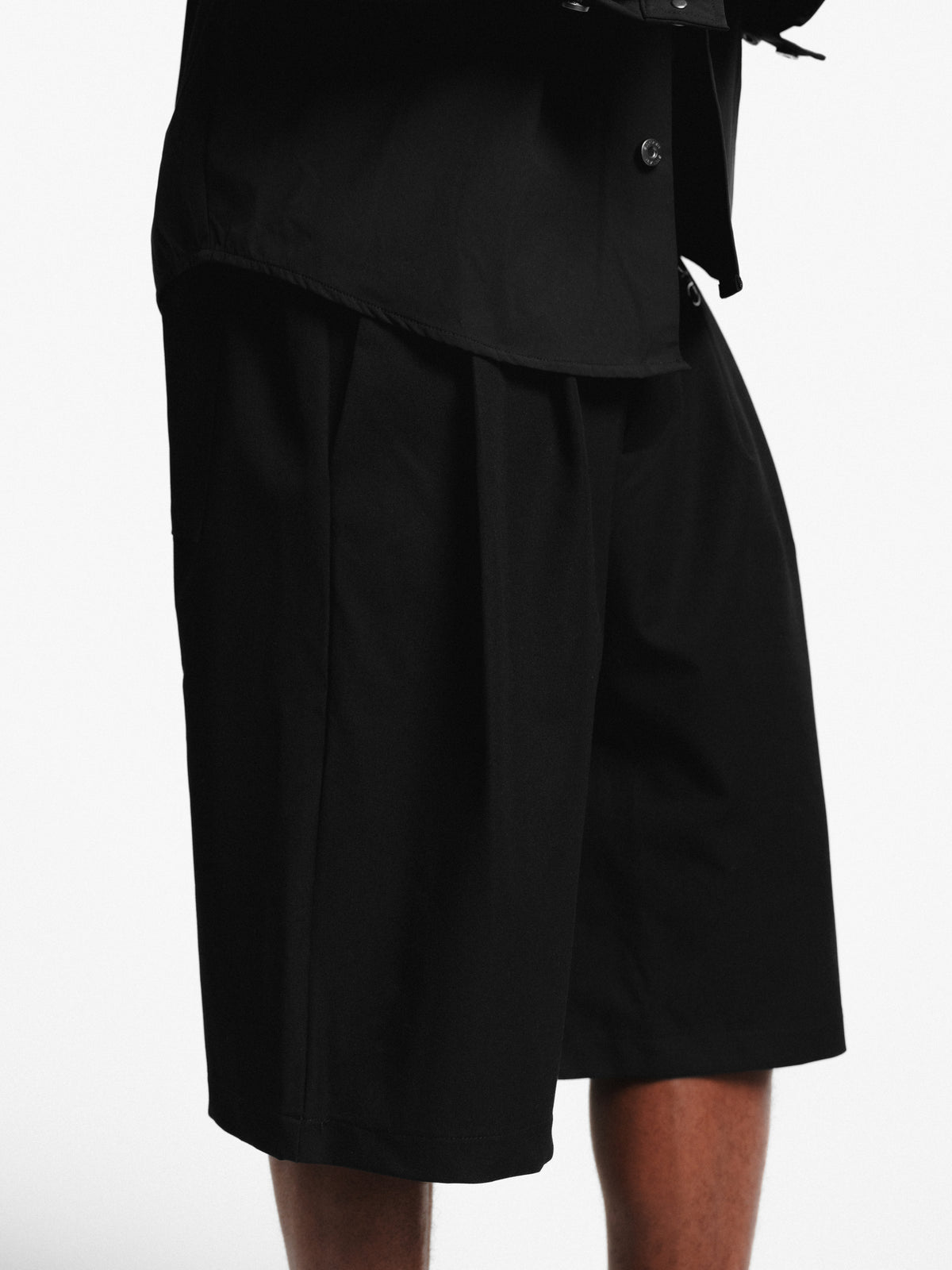 PLEATED SHORT - BLACK