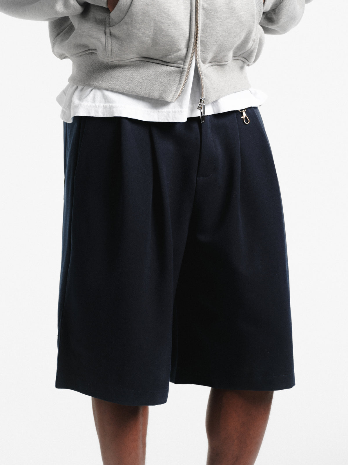 PLEATED SHORT - NAVY