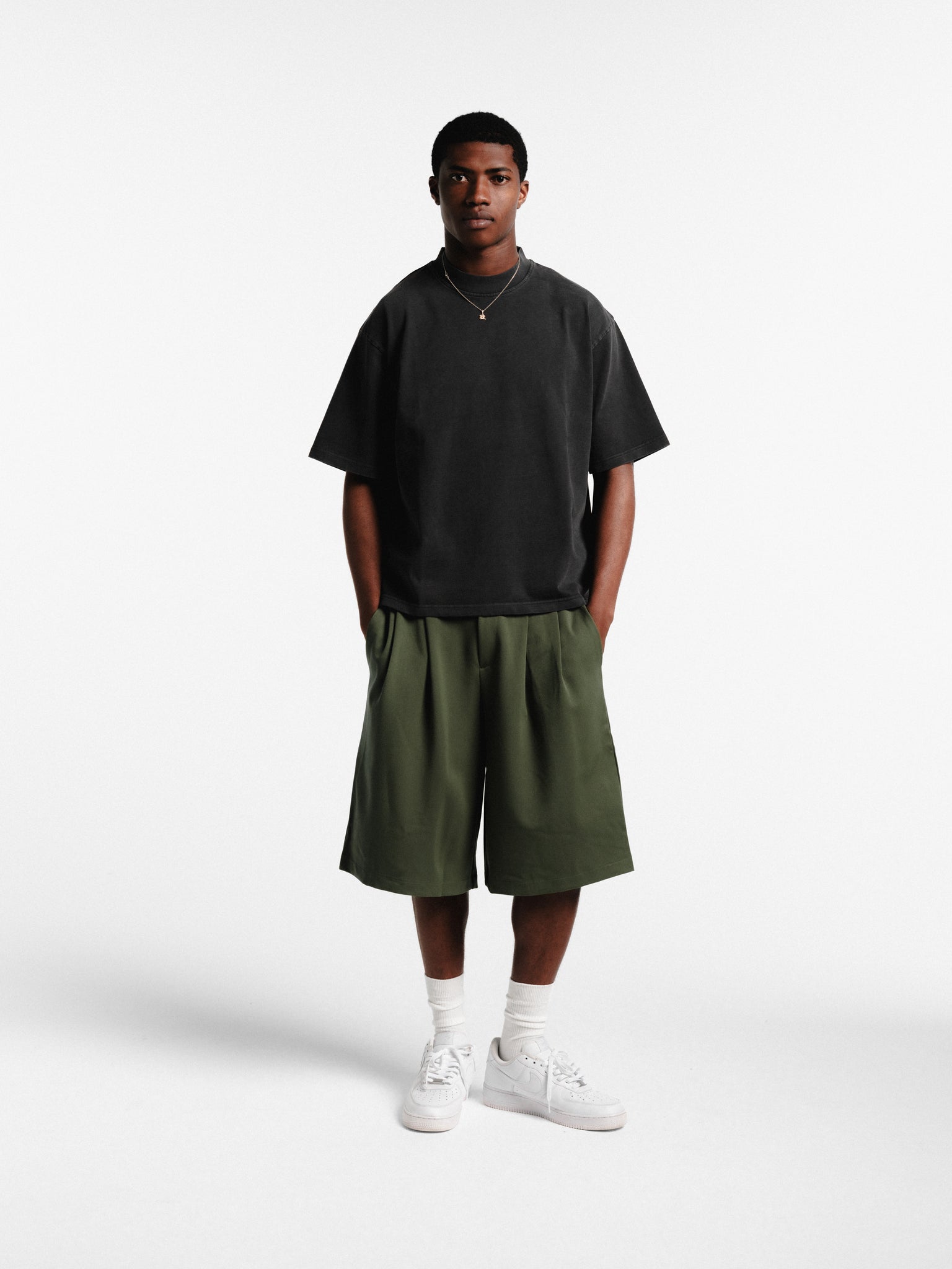 PLEATED SHORT - OLIVE