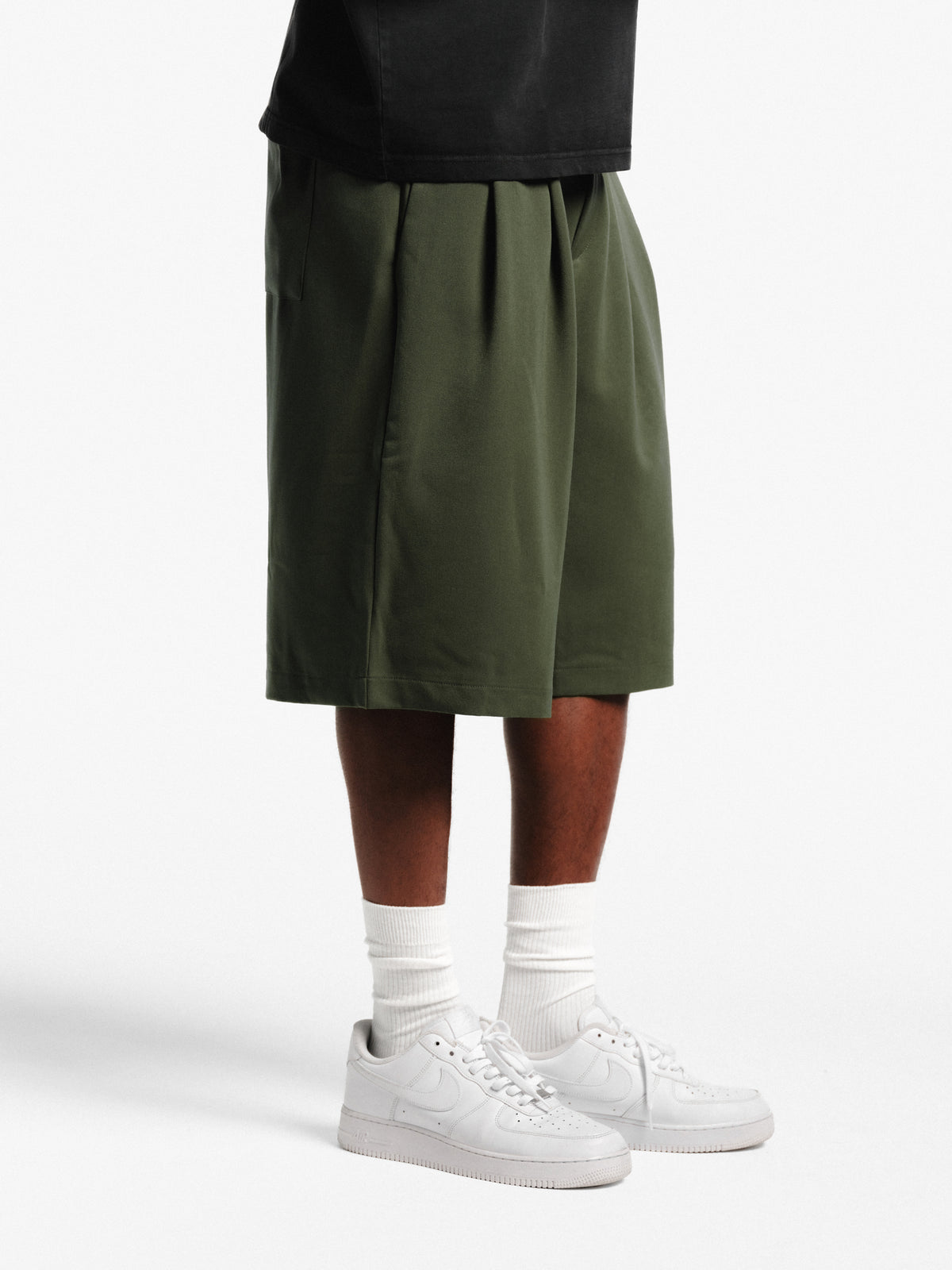 PLEATED SHORT - OLIVE