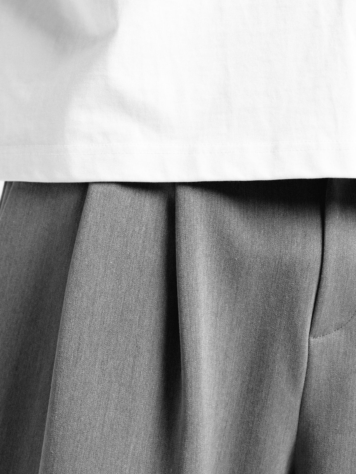 PLEATED SHORT - GREY