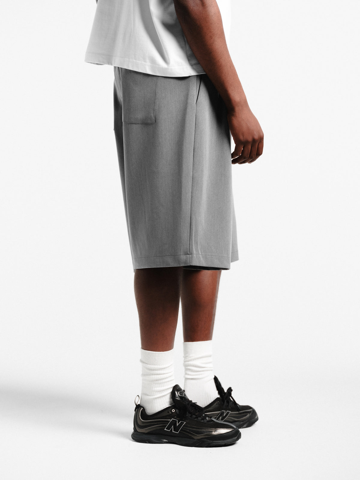 PLEATED SHORT - GREY