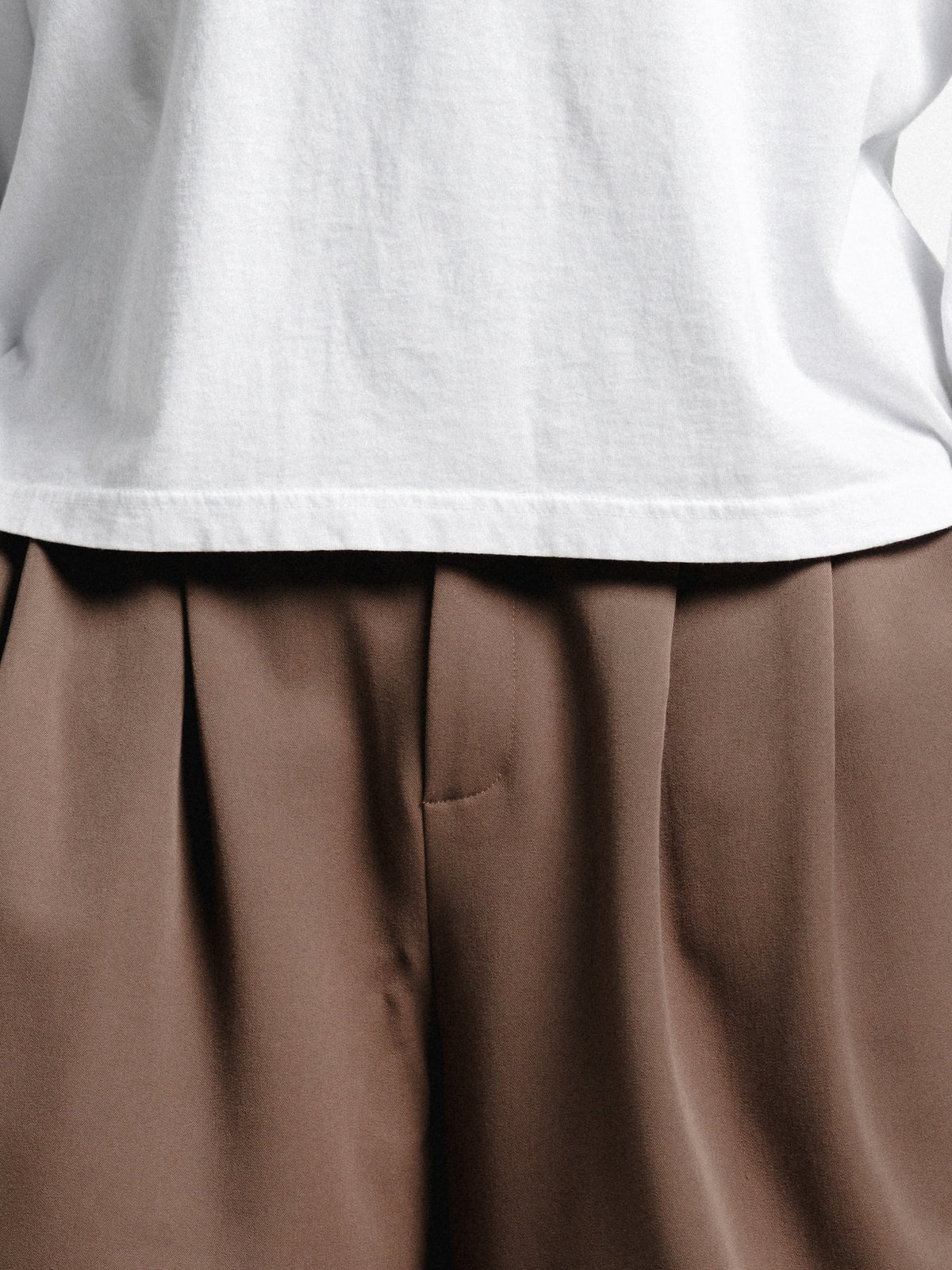 PLEATED SHORT - BROWN